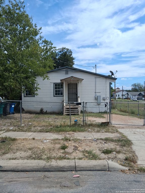 726 S Olive, San Antonio, TX 78203