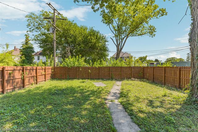 3736 Iroquois Street, Detroit, MI 48214