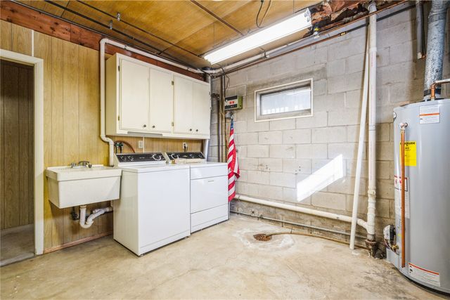 3600 Midway Drive SW, Cedar Rapids, IA 52405