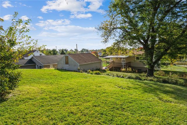 3600 Midway Drive SW, Cedar Rapids, IA 52405