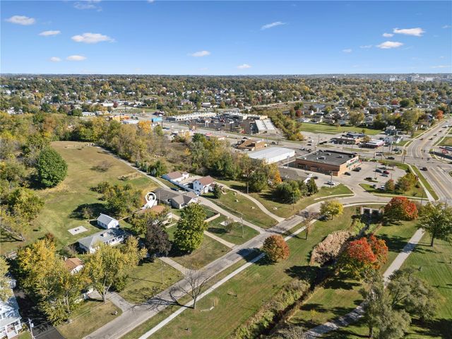 3600 Midway Drive SW, Cedar Rapids, IA 52405