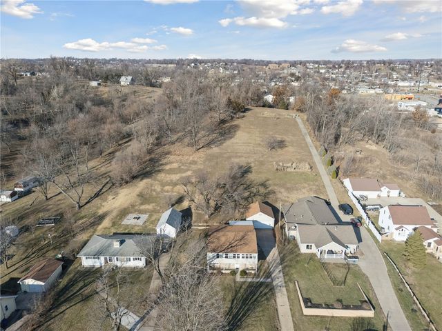 3600 Midway Drive SW, Cedar Rapids, IA 52405