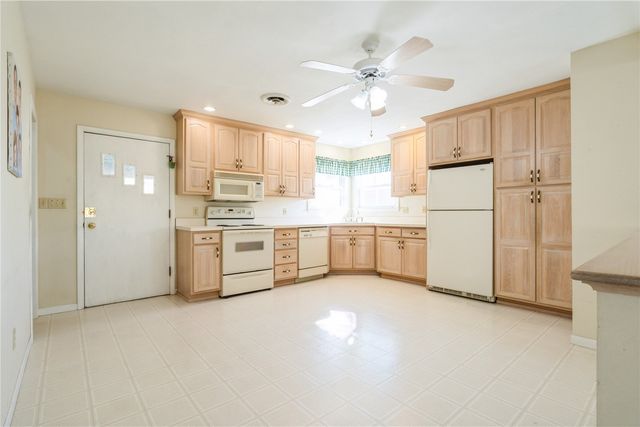 3600 Midway Drive SW, Cedar Rapids, IA 52405