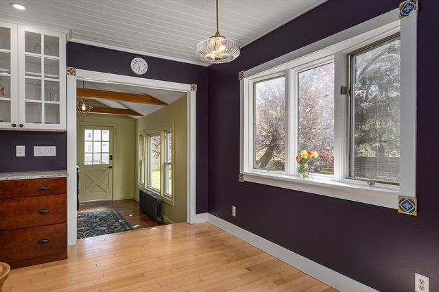 17 Olympia St, Easthampton, MA 01027