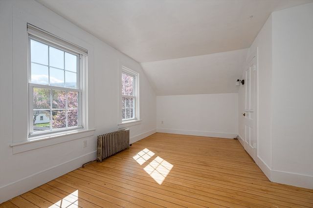 17 Olympia St, Easthampton, MA 01027