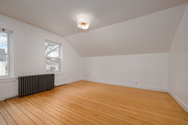 17 Olympia St, Easthampton, MA 01027