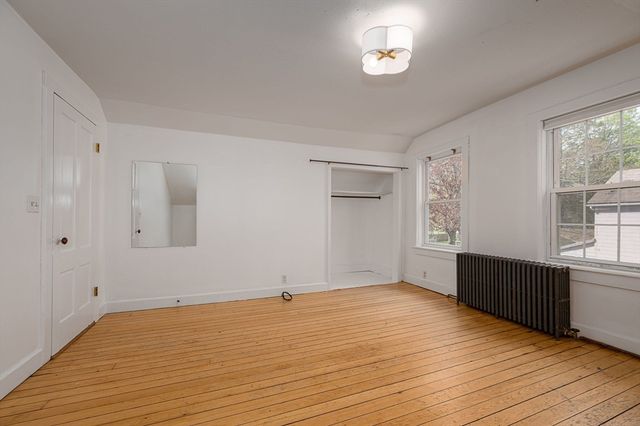 17 Olympia St, Easthampton, MA 01027