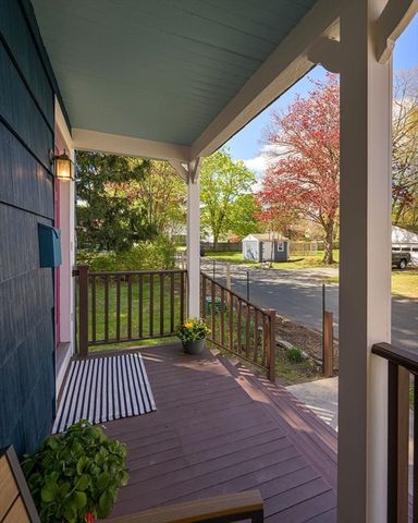 17 Olympia St, Easthampton, MA 01027