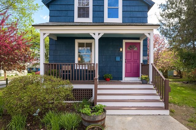 17 Olympia St, Easthampton, MA 01027