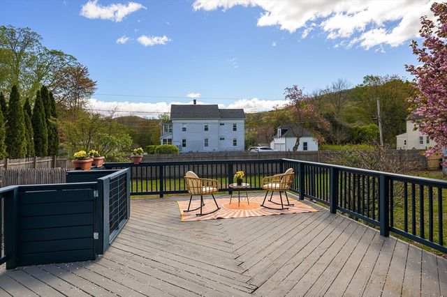 17 Olympia St, Easthampton, MA 01027