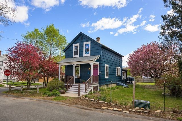 17 Olympia St, Easthampton, MA 01027