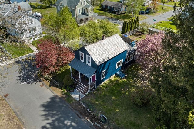 17 Olympia St, Easthampton, MA 01027
