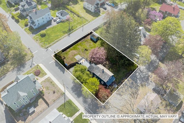 17 Olympia St, Easthampton, MA 01027