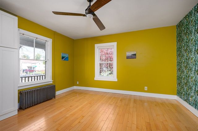 17 Olympia St, Easthampton, MA 01027