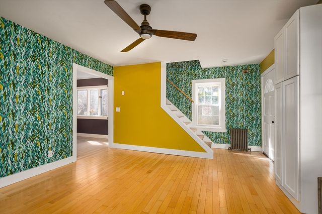 17 Olympia St, Easthampton, MA 01027
