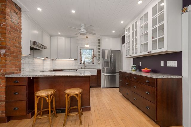 17 Olympia St, Easthampton, MA 01027