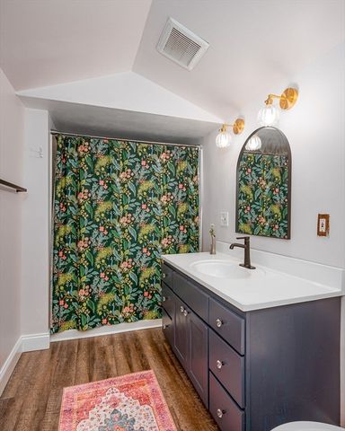 17 Olympia St, Easthampton, MA 01027