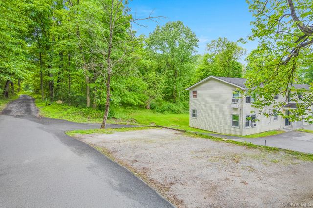4-8 Donlo Drive, Fishkill, NY 12524