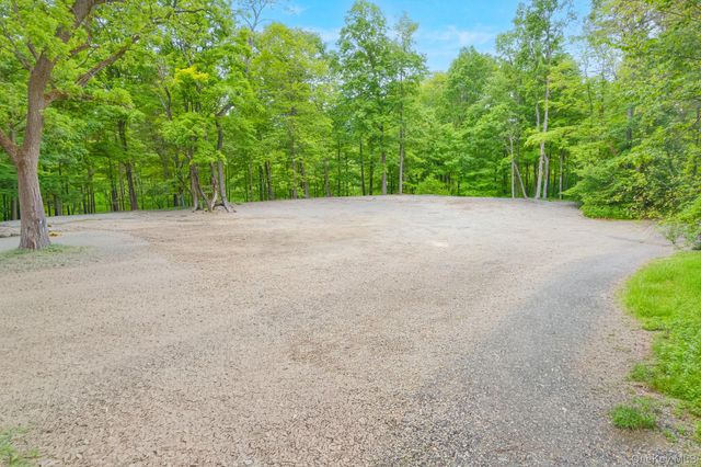 4-8 Donlo Drive, Fishkill, NY 12524