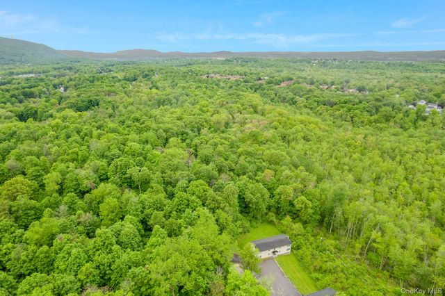 4-8 Donlo Drive, Fishkill, NY 12524
