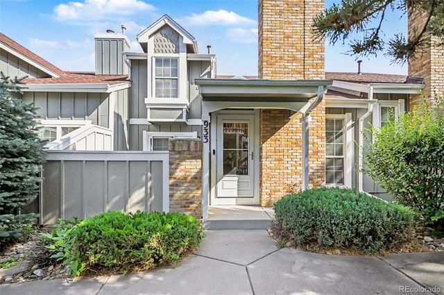 933 S Evanston Circle, Aurora, CO 80012