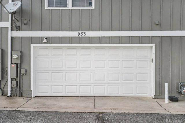 933 S Evanston Circle, Aurora, CO 80012
