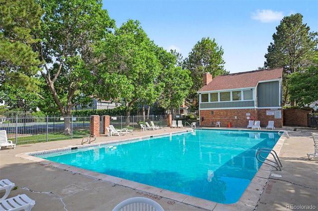 933 S Evanston Circle, Aurora, CO 80012