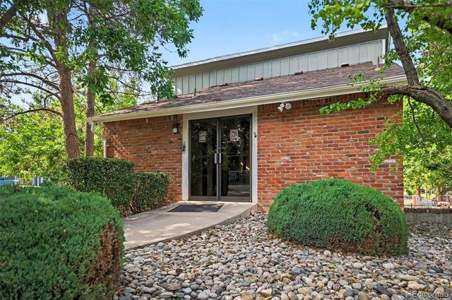 933 S Evanston Circle, Aurora, CO 80012