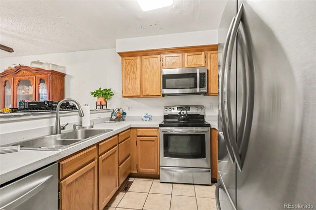 933 S Evanston Circle, Aurora, CO 80012