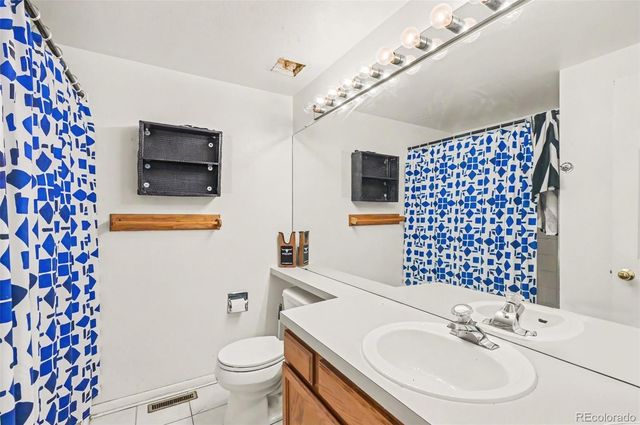 933 S Evanston Circle, Aurora, CO 80012