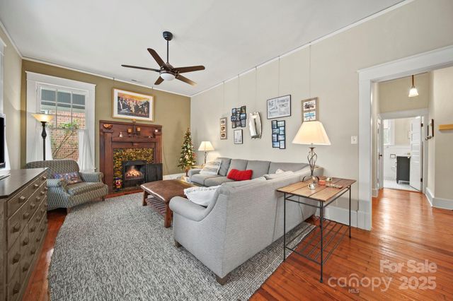 202 S Oak Street, Statesville, NC 28677