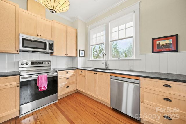 202 S Oak Street, Statesville, NC 28677