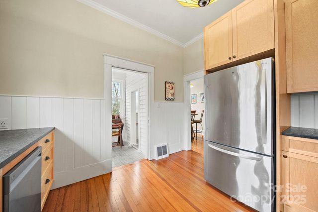 202 S Oak Street, Statesville, NC 28677