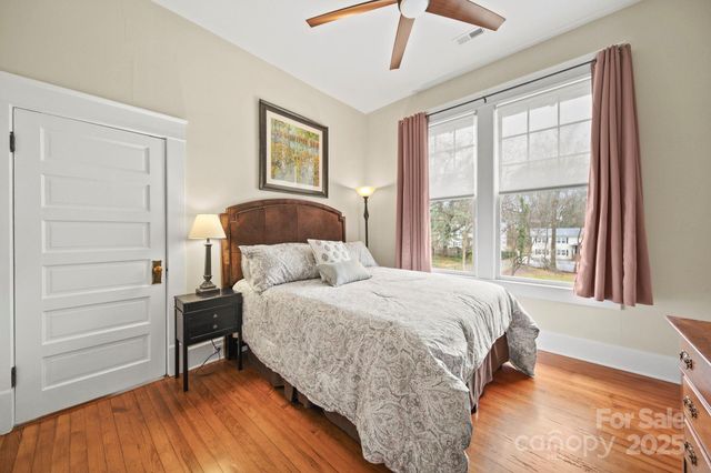 202 S Oak Street, Statesville, NC 28677