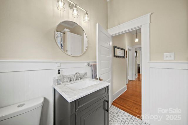 202 S Oak Street, Statesville, NC 28677