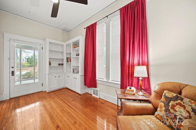 202 S Oak Street, Statesville, NC 28677