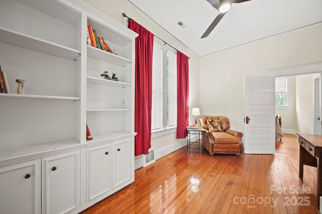 202 S Oak Street, Statesville, NC 28677