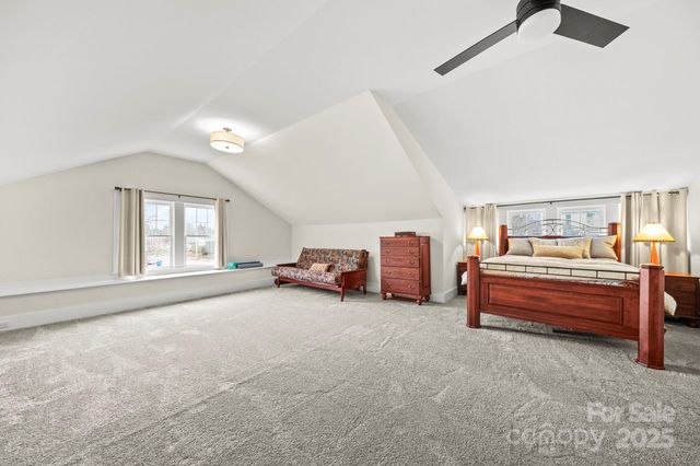 202 S Oak Street, Statesville, NC 28677