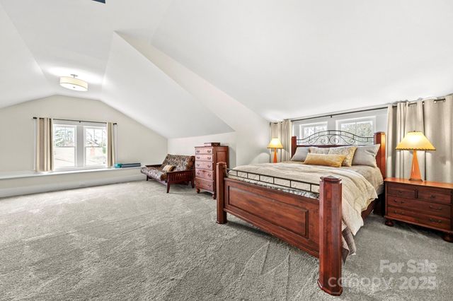 202 S Oak Street, Statesville, NC 28677