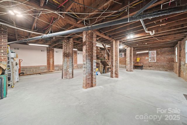 202 S Oak Street, Statesville, NC 28677