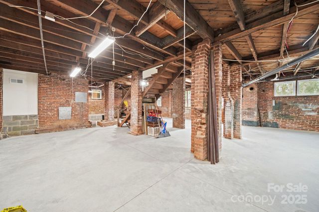 202 S Oak Street, Statesville, NC 28677