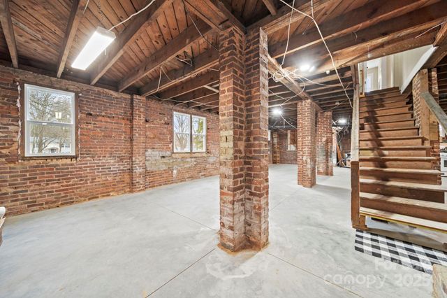 202 S Oak Street, Statesville, NC 28677