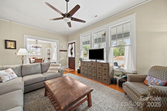 202 S Oak Street, Statesville, NC 28677