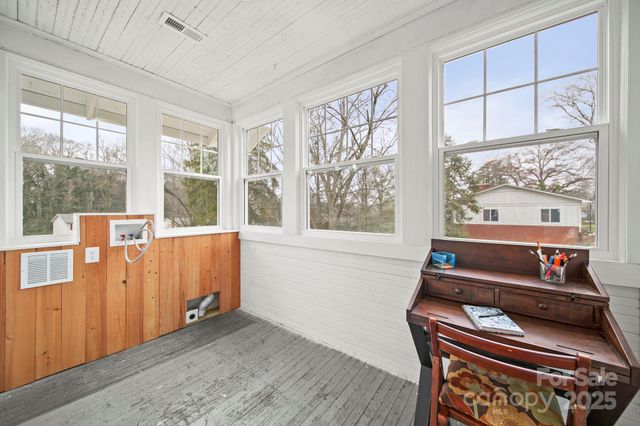 202 S Oak Street, Statesville, NC 28677