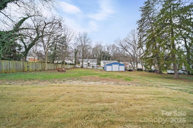 202 S Oak Street, Statesville, NC 28677