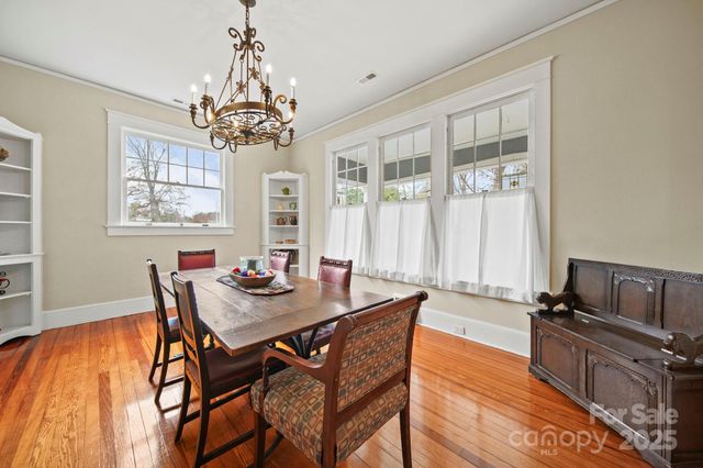 202 S Oak Street, Statesville, NC 28677