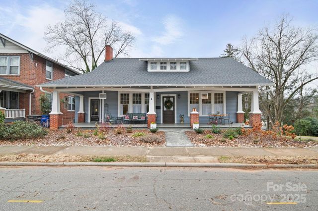 202 S Oak Street, Statesville, NC 28677