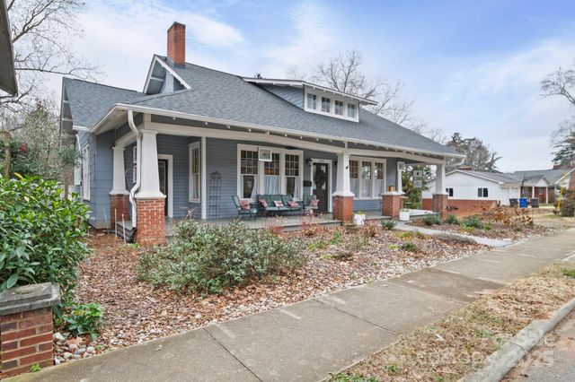 202 S Oak Street, Statesville, NC 28677