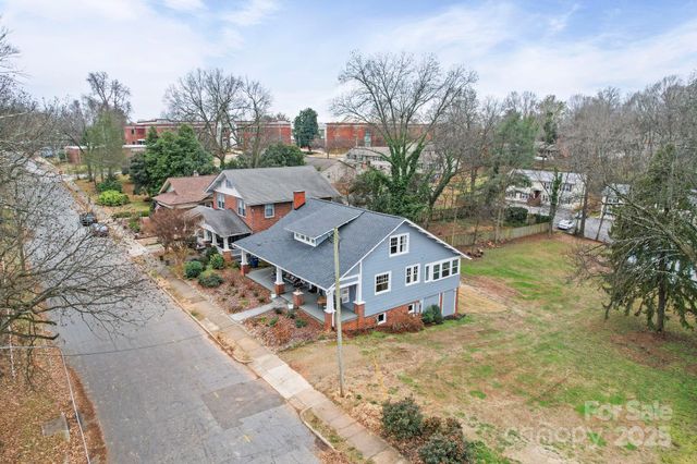 202 S Oak Street, Statesville, NC 28677