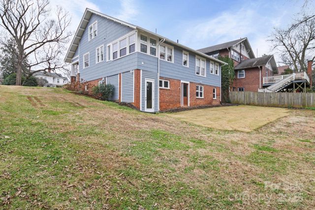 202 S Oak Street, Statesville, NC 28677